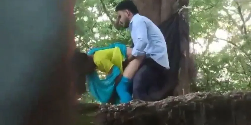 Desi Village girl ki Jungle me chudai