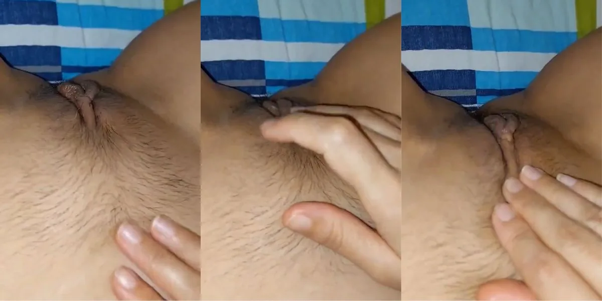 Desi Indian girl pussy rubbing/fingering