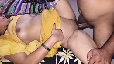 धक्के दे कर घपाघप दोस्त की मम्मी की चुदाई