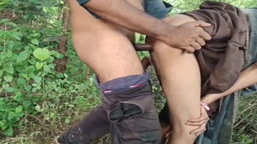 खेत में गांव वाली सेक्सी भाभी की गांड चुदाई