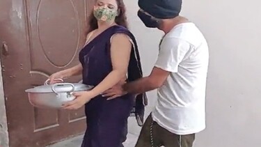 खूबसूरत मामी को बाहो में ले कर देसी चुदाई