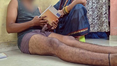 सौतेली माँ ने लण्ड से खेलते पकड़ लिया
